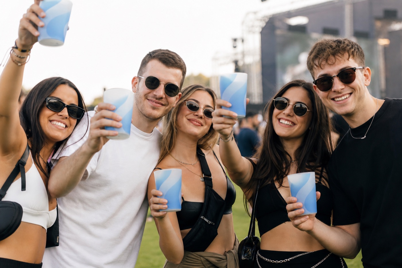 Bedruckte Vereinsbecher bei einem Vereinsfest